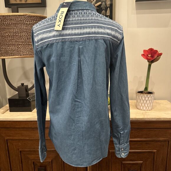ROXY Women's Light Of Day Pearl Snap Denim Shirt Medium Woven Back Long Sleeve - Picture 6 of 9